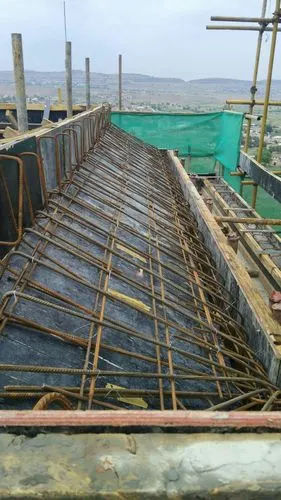 3号楼斜屋面钢筋绑扎完成30%