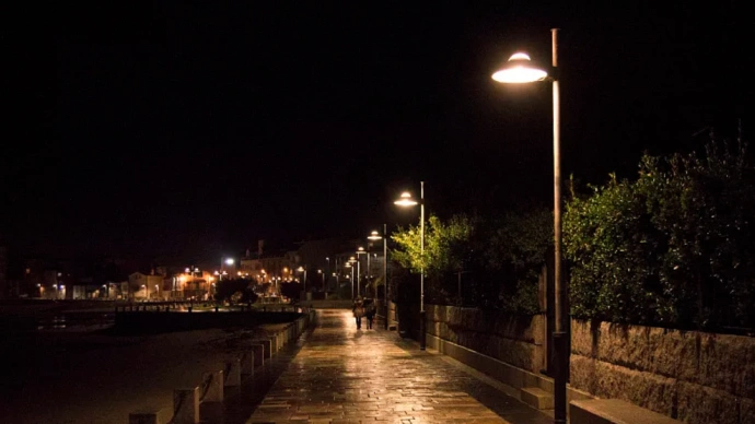 为应对用电高峰,漯河今起将在晚上关闭市区景观灯和部分路灯