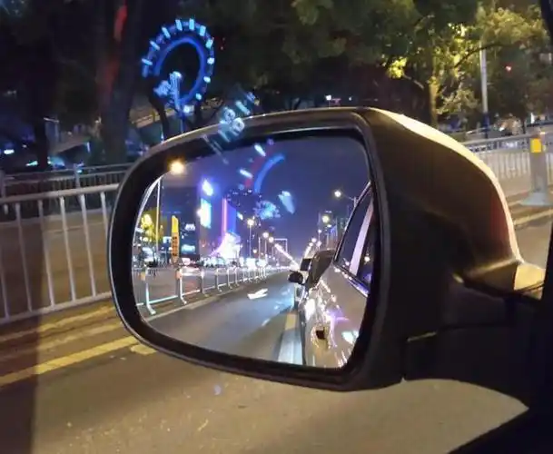 晚上开车后视镜很黑怎么办?