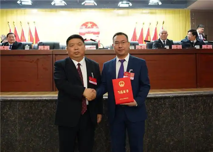 聚焦两会曾奕辉当选石阡县人民政府县长