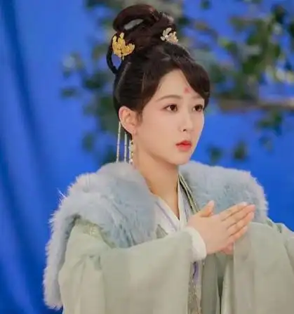 她曾出演过《神雕侠侣》,《班淑传奇》等经典作品,资源不少,但近年