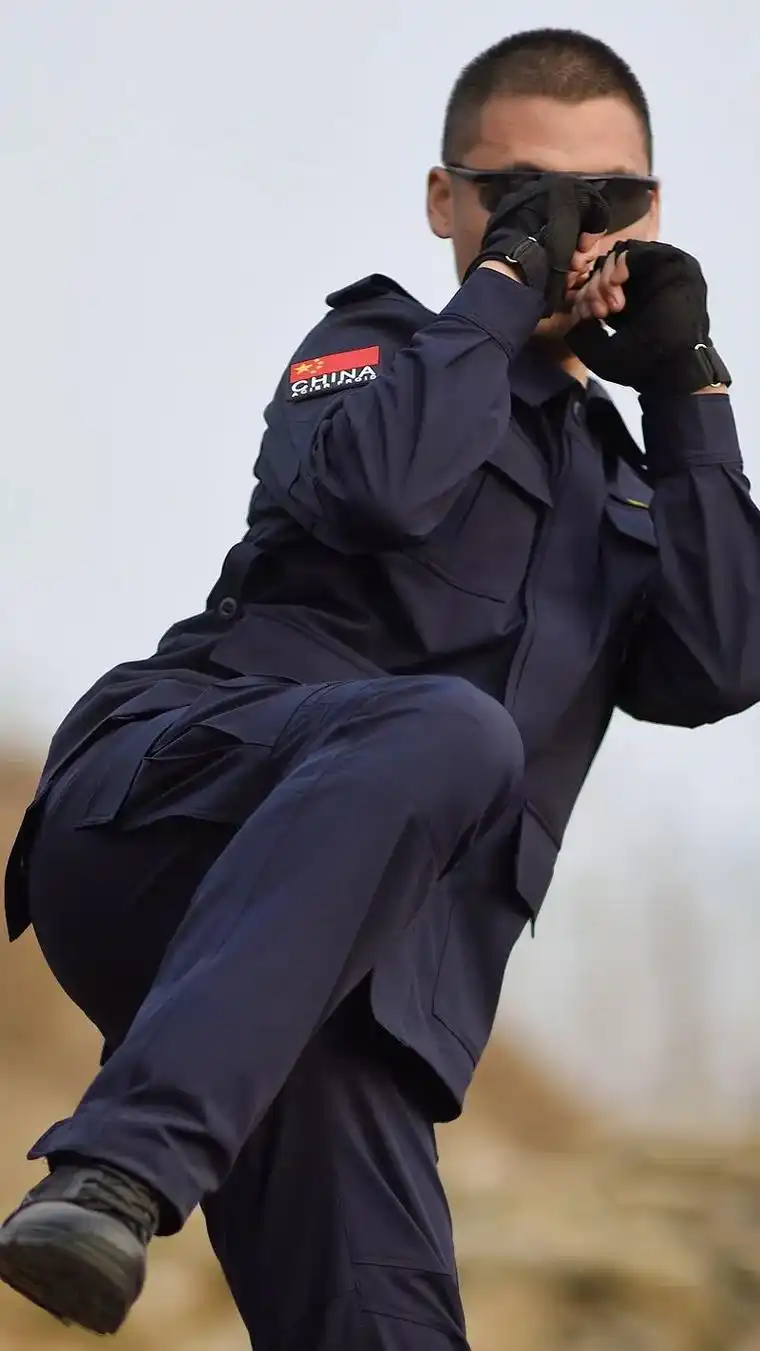 21式加绒特训作战服.抗寒保暖防水作训服#特警 #警察 #特 - 抖音