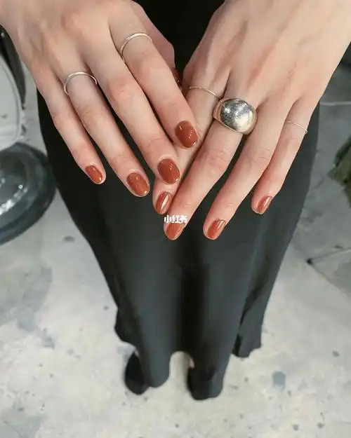 奶咖色纯色美甲