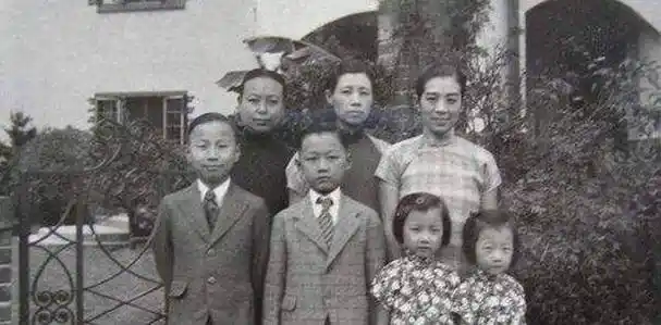 清末名臣李鸿章,78岁因病逝世,其后人过得如何?