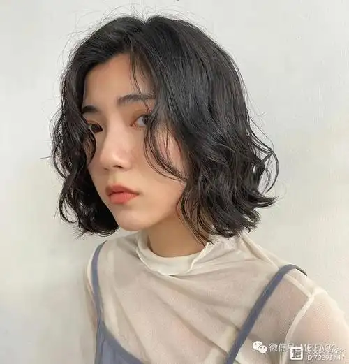 喜欢波波头烫发的女生在今年又有什么好看的新发型值得大家期待的呢?