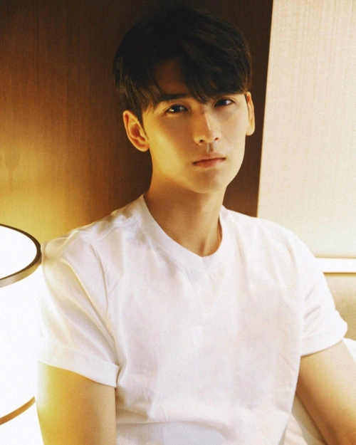 22岁的重庆男演员黄俊捷,我可以!