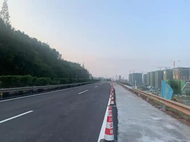 成绵高速磨家枢纽至德阳路段恢复交通,最高限速60公里/小时