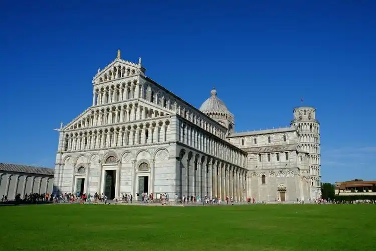 到比萨其实不用住宿,从佛罗伦萨一天可以来回.