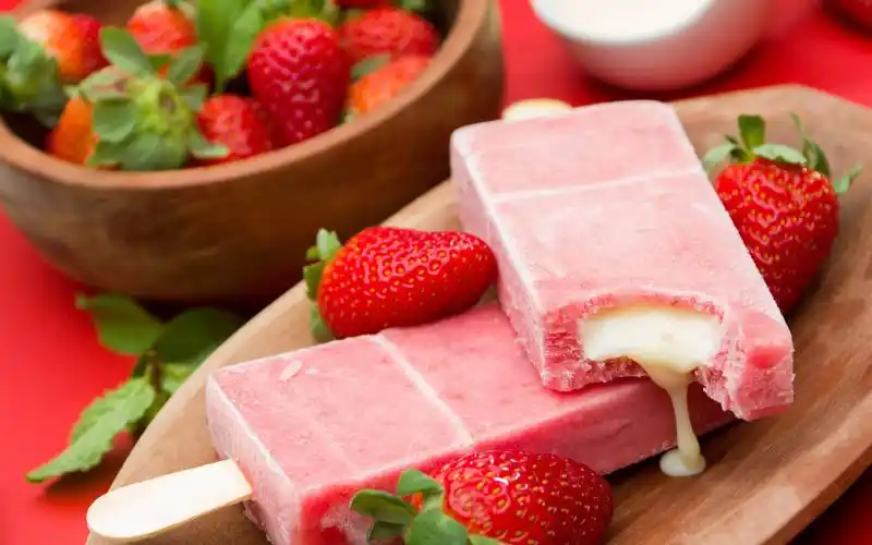 冰淇淋,草莓,甜点 壁纸