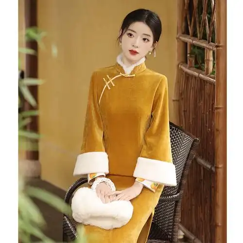 秋冬旗袍2023年新款冬款年轻款加绒加厚长袖改良黄色新中式女冬季