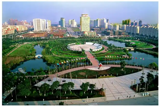 p data-id="gnb1opn0nb">中央公园,位于苏州市苏州大道西东端终点,也