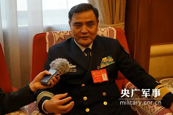 十九大代表,北部战区副司令兼北部战区海军司令员张文旦接受央广记者