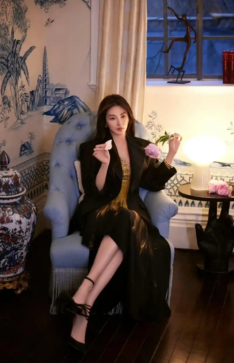 张雨绮给人感觉比较高级,霸气侧漏女王范儿