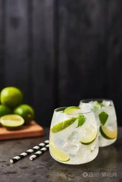 夏日饮品. 复制文本空间. 选择性聚焦.