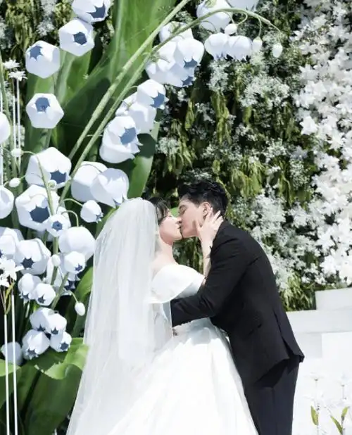 金恩圣张睿合唱好欢快,新娘台下拍照笑靥如花_柠檬_祝福_礼服