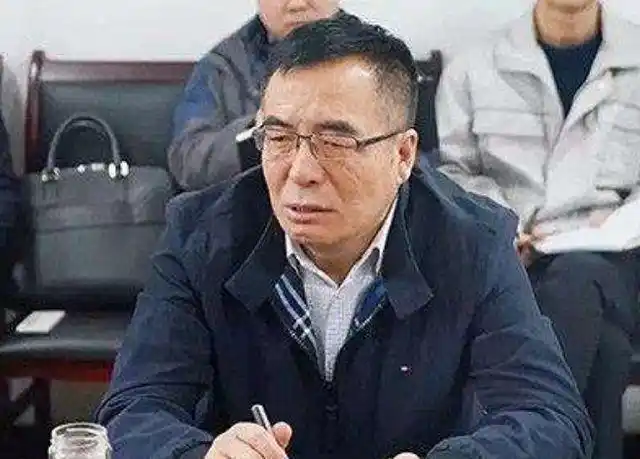 王志才:娶"晴格格"为妻,放着故宫旁的豪宅不住,偏要移民海外_腾讯新闻