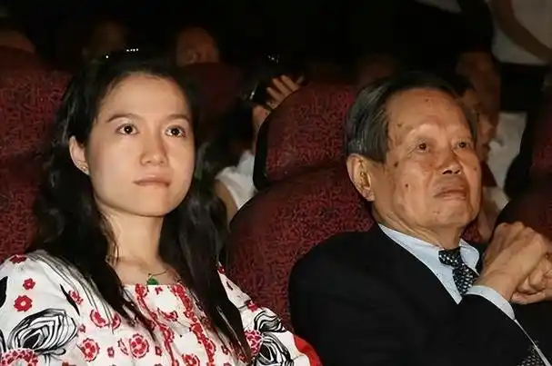 这一次,杨振宁和翁帆的爱情令人刮目相看