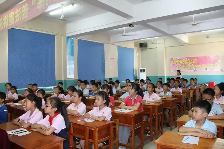 本所沈玉洪律师为厦门市华悦学校宣讲《民法典》 | 送法进校园