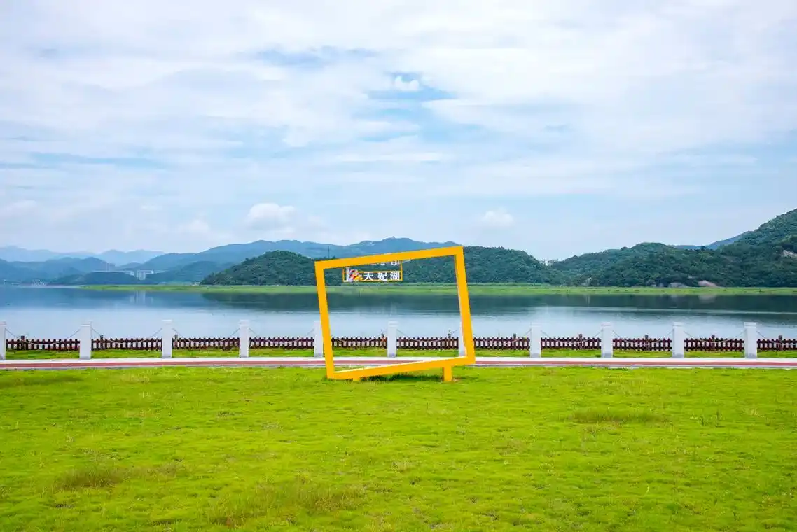 宁波市奉化区的天妃湖,风景秀丽,湖光山色, - 抖音