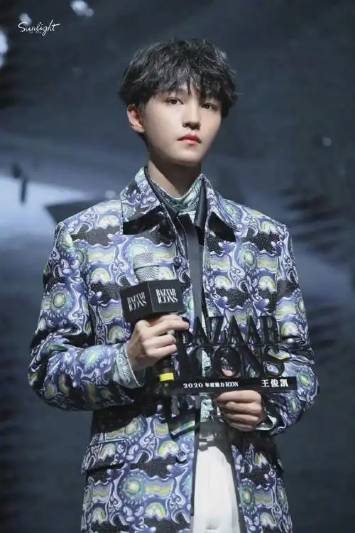 tfboys-王俊凯  回望  图cr:logo 侵删