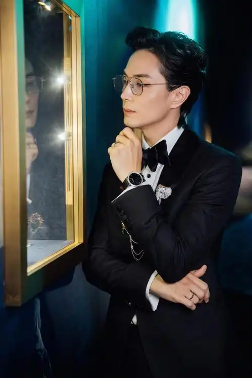 李承铉黑西装造型绅士帅气写真