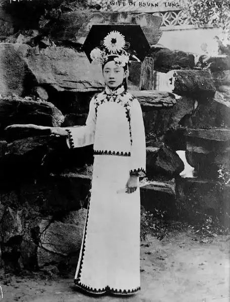 清朝末代皇后真实照片气质碾压女星婉容和南芳各有千秋