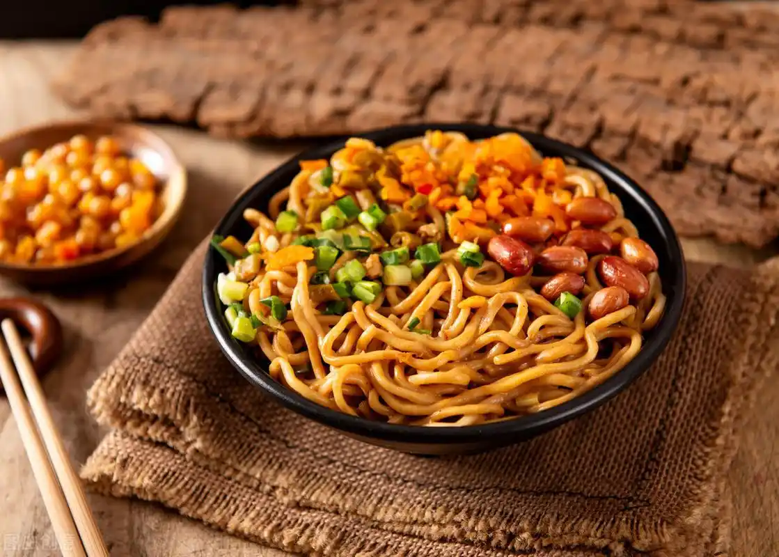 原创芝麻酱拌面,香甜的家常美食,上班族必备快手餐,简单美味又实惠