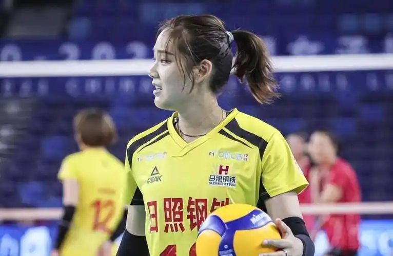 她的重炮进攻一度给了山东女排希望,可惜,全锦赛的一次伤病,让孙杰
