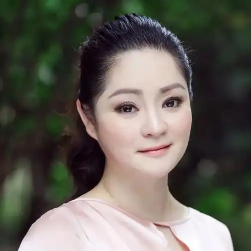 朱麟飞上海沪剧院 国家二级演员《罗汉钱》中饰 五婶钱莹上海沪剧院