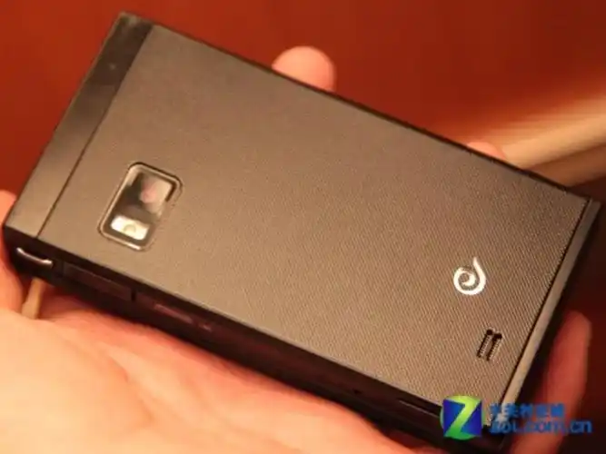 【高清图】 双核双模新旗舰 奢华三星w999现场速评图7