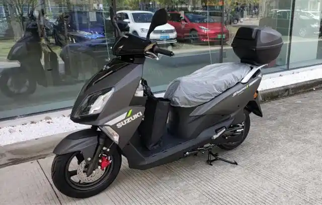 uy125踏板摩托车2020款(公认最省油踏板uy125)