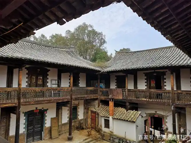 云南建水有栋百年老屋,曾是土匪居住的地方,豪华精致古色古香
