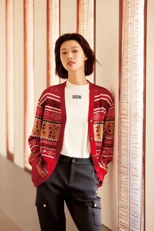 宫廷时尚大片出炉丨比音勒芬携手超模游天翼演绎2021秋季新品!