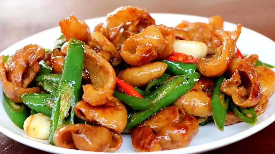 家常美味青椒炒肥肠的做法,色香味俱全,看着就有食欲,太香了