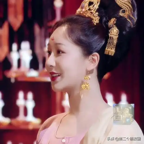 杨紫古装既不繁琐复杂又显得华贵大气且不失灵动之美