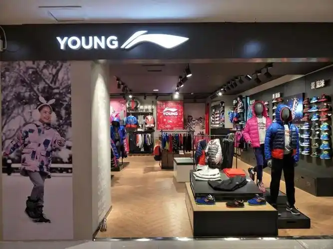 李宁儿童鞋专注于儿童运动及日常生活中脚部的生长与发育,针对儿童