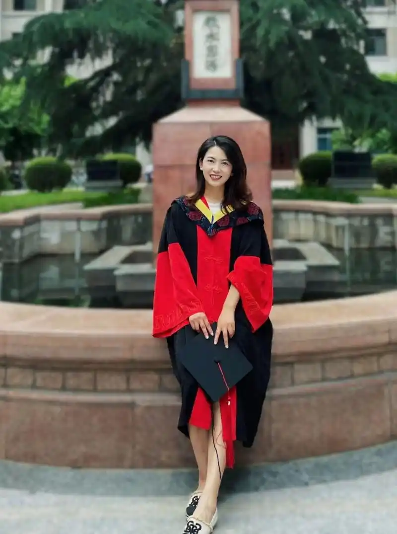博士毕业照| 红袍加身,所向披靡
