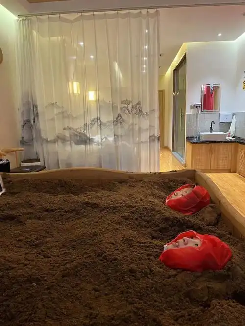 酵素浴是最近比较火爆的女性养生项目,今天闲的没事