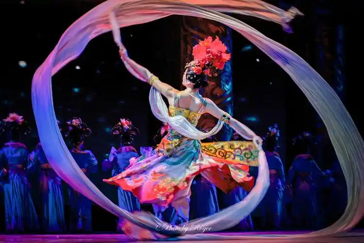 其它 文飞色舞 写美篇      为了这组舞蹈摄影,已经把肚子里的墨水