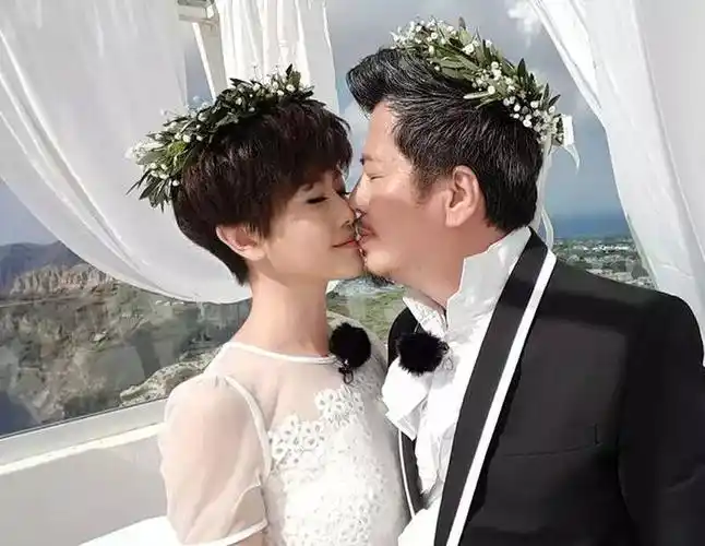 时尚 正文 当然,其中不乏天生丽质,保养得宜,招人羡慕的那一类 说起