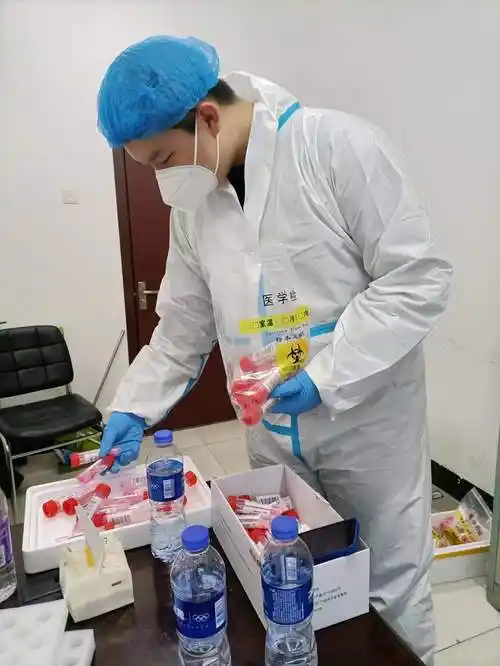 田致远的父亲是物业公司的负责人,当疫情来袭,他看到