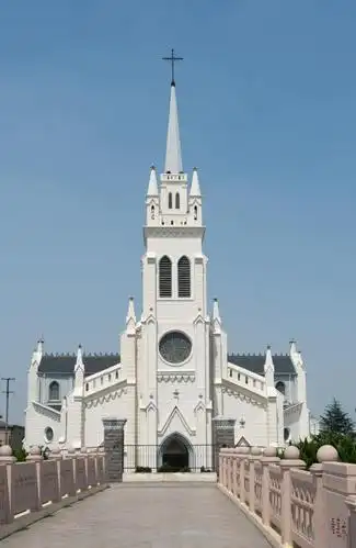 位于浦东新区唐镇老街40号的唐镇天主堂,建造于1896-1897年,19世纪末