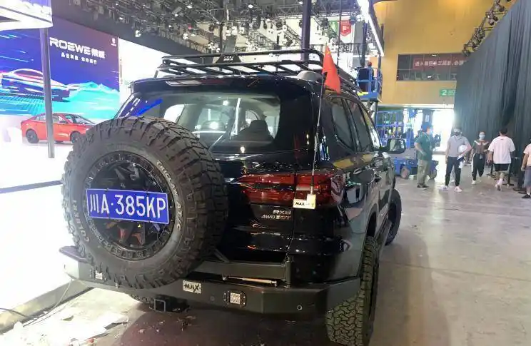 2021成都车展探馆:荣威rx8越野改装版
