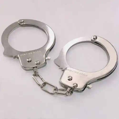 不锈钢手铐情侣手拷警正品不锈钢手扣金属锁钥匙儿童玩具脚铐道具