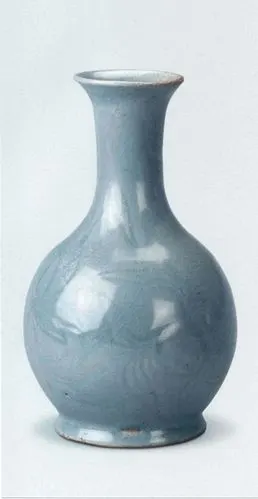 汝窑天蓝釉刻花鹅颈瓶