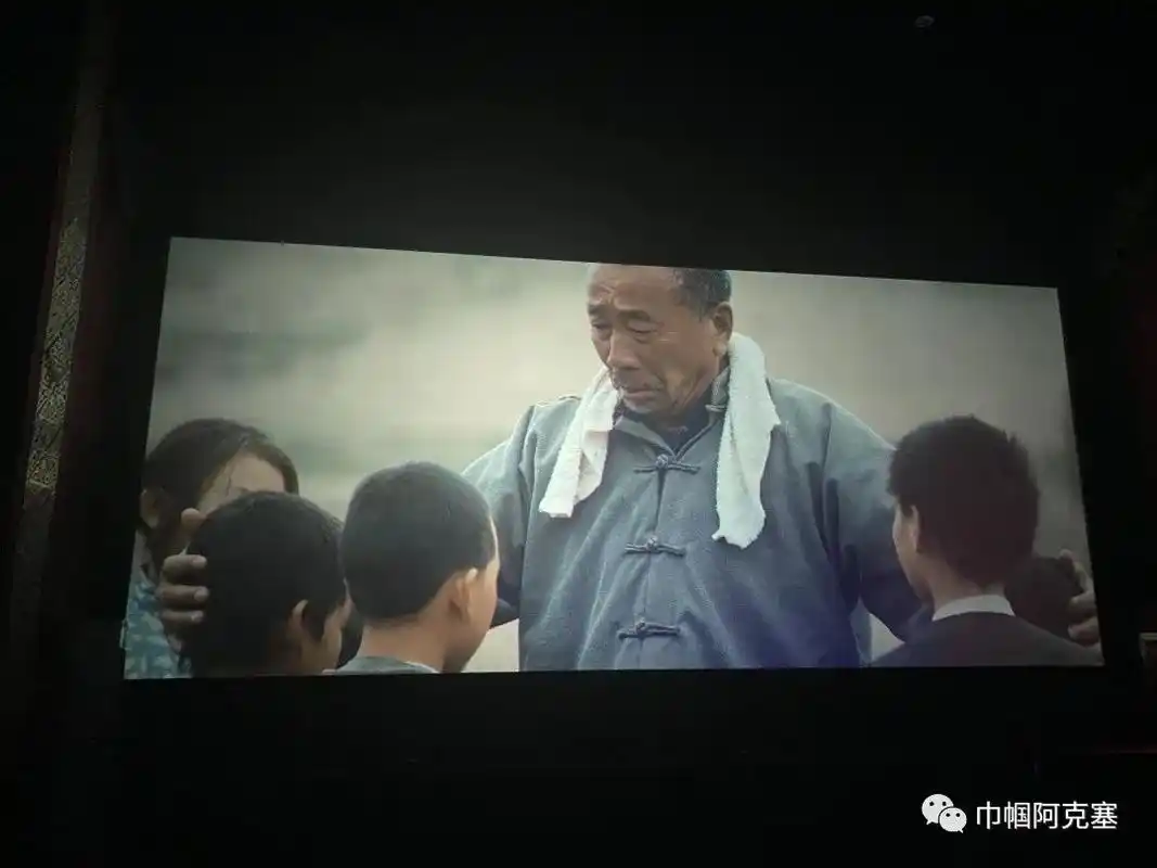 学党史颂党恩办实事阿克塞县妇联组织观看英模电影郭富山