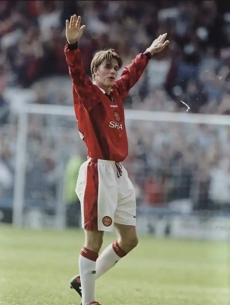 唯有足球不可辜负 #如此足球你怎能不爱 #贝克汉姆颜值巅峰 - 抖音