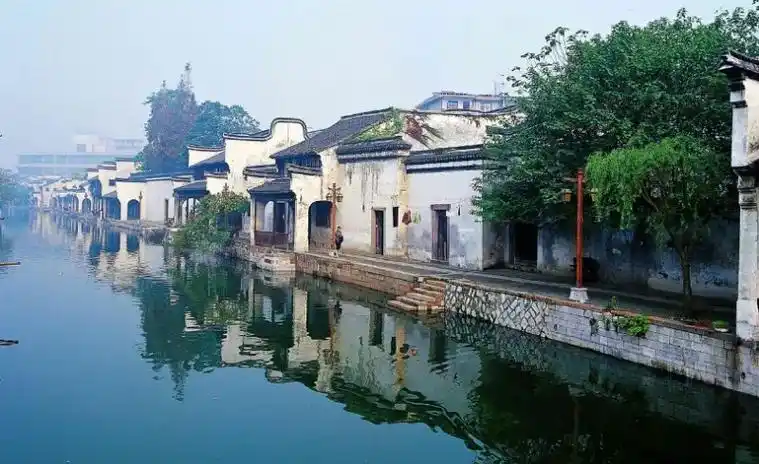 练市古镇.这里没有熙熙攘攘的人群,人头攒动的打卡圣地,门庭若 - 抖音