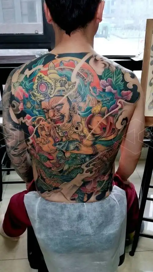 满背黄财神,总算是完成了