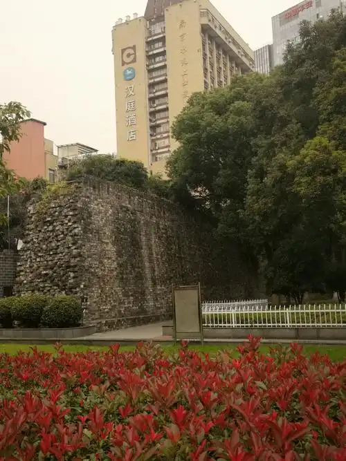 行走南京城墙之六,石头清凉汉西门